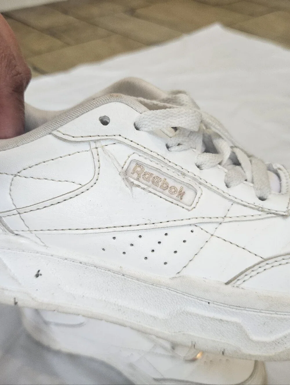 Reebok Club MEMT Youth Size 2 / Women's 3.5 White Gold